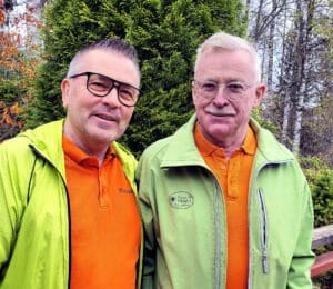 Snart kan Kjellåke Östlund och Erling Åslin bli pensionärer på riktigt. "Även om vi har världens bästa jobb, så är det dags att lämna över till yngre människor".