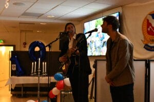 Joel Burman och Gustaf Norén stod för underhållningen under Borlänge Cykelklubbs 100-årsjubileum.