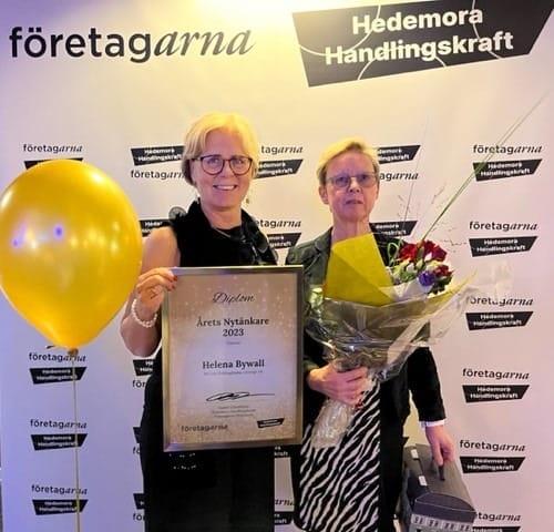 Årets Nytänkare blev Helena Bywall, med By Care Företagshälsa i Sverige. Här ses Helena, till vänster, tillsammans med kollegan Laila Danielsson.