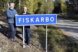 Ulla-Kari Pontén är en av omkring 20 fastboende i Fiskarbo medan Claes Perrault är en av det 20-tal fritidshusägare som också har anknytning till den lilla byn.