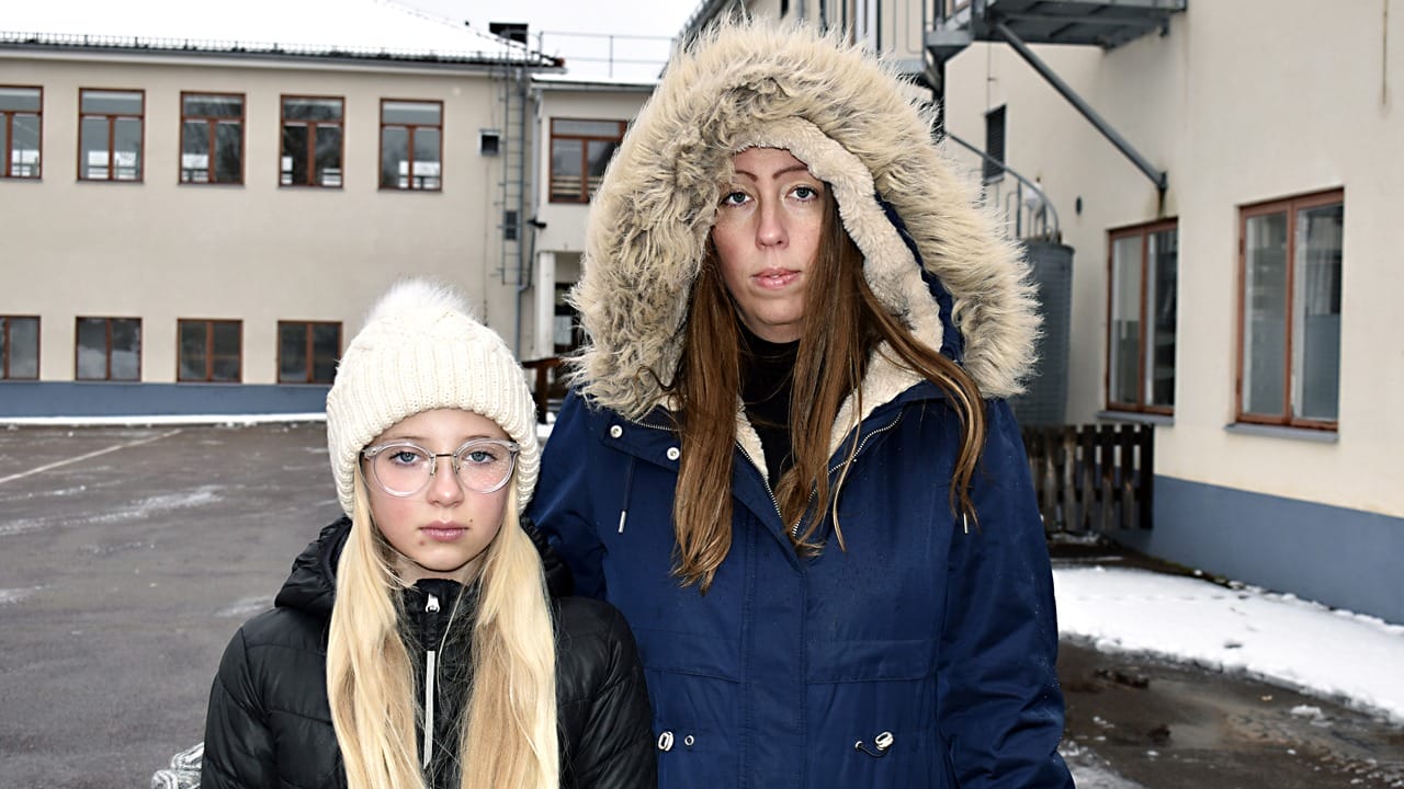 Milla Nordlander och hennes mamma Åsa Olsson vill att Västerby skola ska bli kvar.