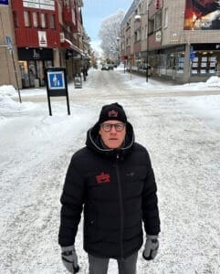 Lasse Westin, centrumutvecklare och verksamhetsledare inom Centrala stadsrum står på Slaggatan i Falun. En gata som i många år haft utmaningar. Nu görs en nysatsning på att lyfta gatan. En liknande satsning ska göras på Åsgatan.