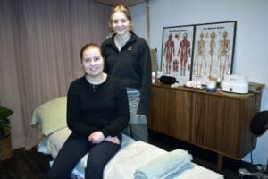 Alva och Vilma Nordmark driver "Kroppen och jag" i Hedemora och Linghed.